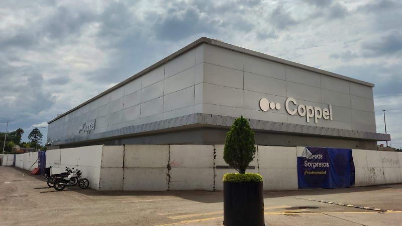 Coppel ubicado en Paseo Durango, plaza comercial
